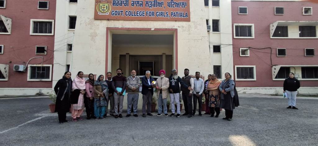 Meeting with Principal on Class IV employees demands promise of early settlement